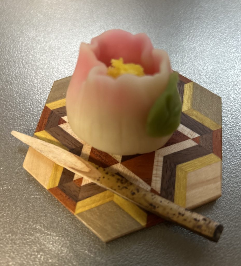 練り切り「寒椿」