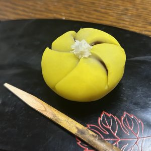 練り切り「蝋梅」